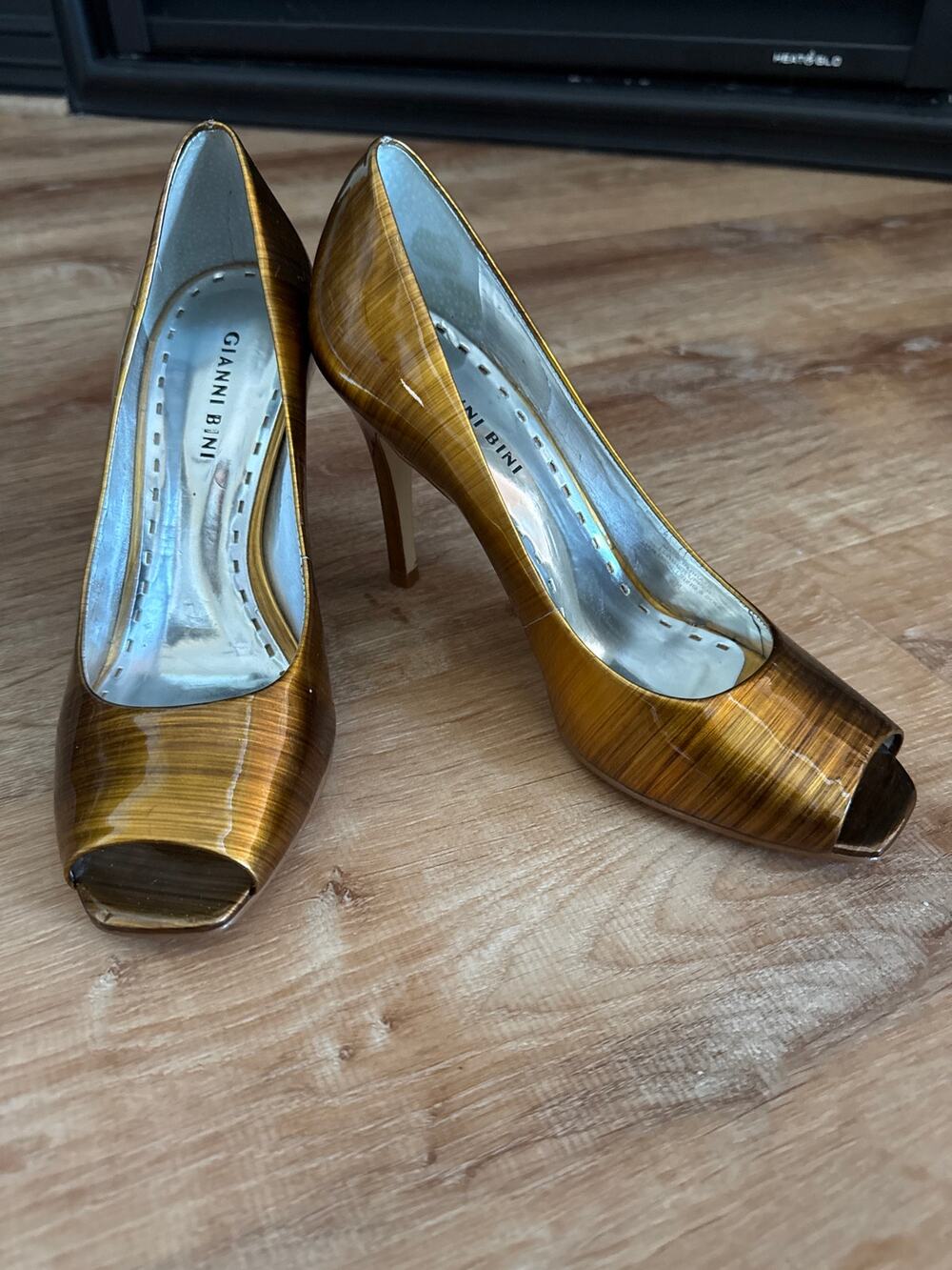 Gianni Bini Bronze Gold Metallic Peep Toe Stiletto Pumps Womens Size 9 Heels
